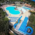 Semesteranläggning (resort) Mobil-home 4chambres-10 Couchages - Parking Gratuit Gastes