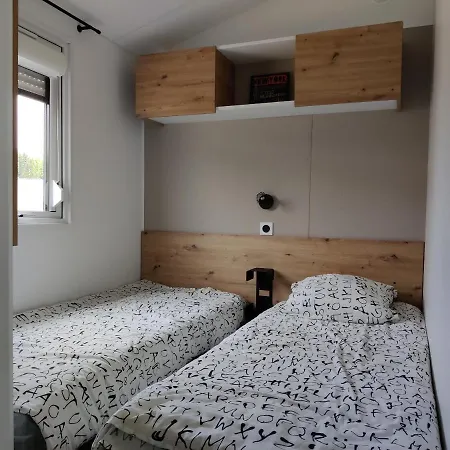 Üdülőközpont Mobil-home 4chambres-10 Couchages - Parking Gratuit - 2 Acces Piscines Inclus Des 3 Nuitees Gastes