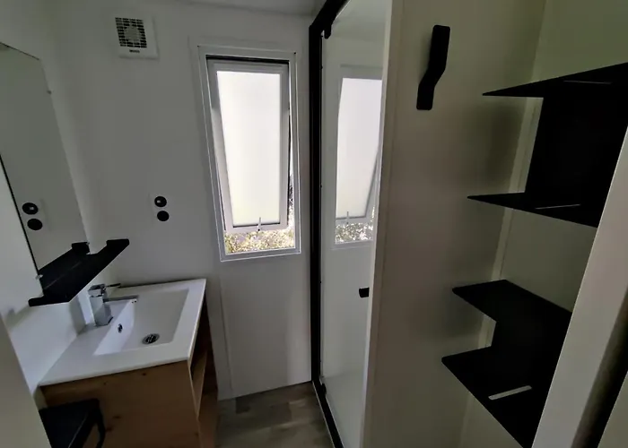 Ośrodek wypoczynkowy Mobil-home 4chambres-10 Couchages - Parking Gratuit *