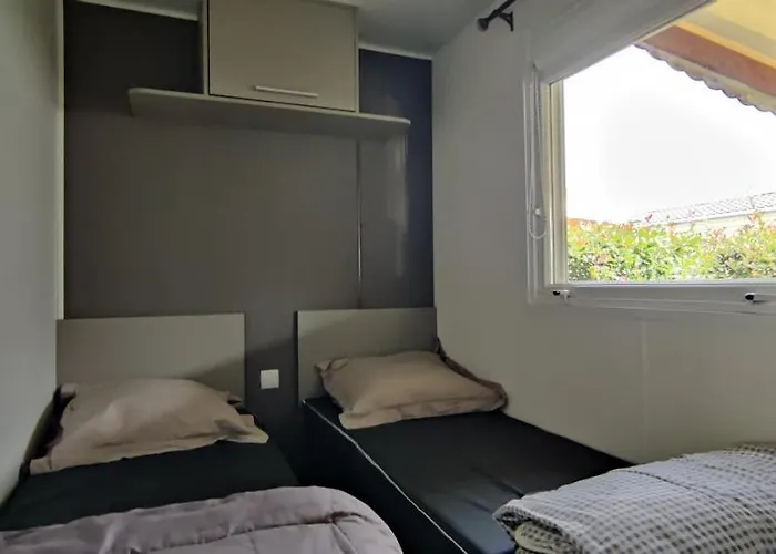 Mobil-home 4chambres-10 Couchages - Parking Gratuit Ośrodek wypoczynkowy *